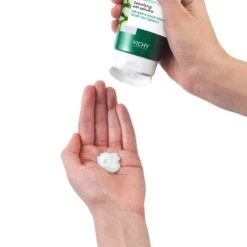 VICHY Dercos Nutrients Detox Conditioner 200ml -Personal Care Product Store Dercos Detox Lightweight Conditioner 200ml RGB LD 000 3337875595667 InHand Extra1